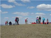 Все с интересом смотрят.
Саша даёт ценные советы...